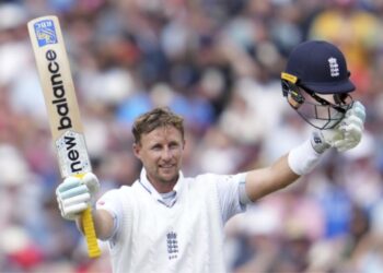 جوروت آسڑیلیا کے خلاف چھٹے سب سے زیادہ رن بنانے والے بلے باز