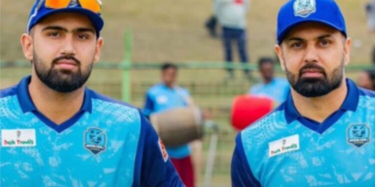 محمد نبی اور ان کے بیٹے حسن عیسیٰ خیل نے ایک ہی ٹیم میں کھیل کر نیا باب رقم کیا