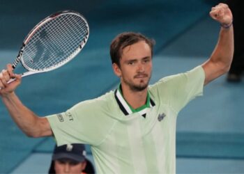 آسٹریلین اوپن: ڈینیئل میدویدیف ابتدائی مشکلات کے بعد تیسرے راؤنڈ میں پہنچ گئے