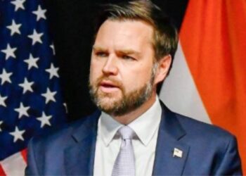 ایران پر حملہ نہیں سفارتکاری کو موقع دیا جائے: جے ڈی وینس