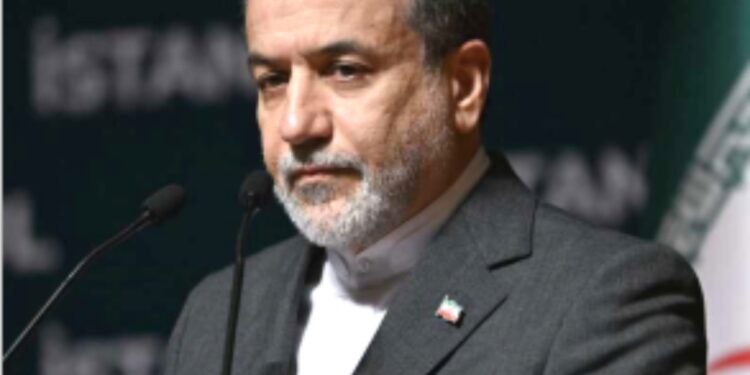 عراقچی کا ڈیووس کی دعوت کی منسوخی پر سخت رد عمل کا اظہار