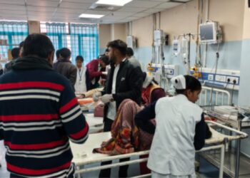 نالندہ میں تیز رفتار پک اپ وین الٹنے سے ایک خاتون ہلاک اور 2 درجن زخمی،6 ریفر