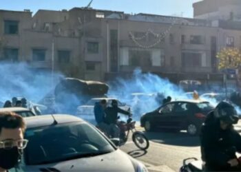 ایران میں احتجاجی مظاہرے 78 شہروں تک پھیل گئے، 19 افراد ہلاک، 990 گرفتار