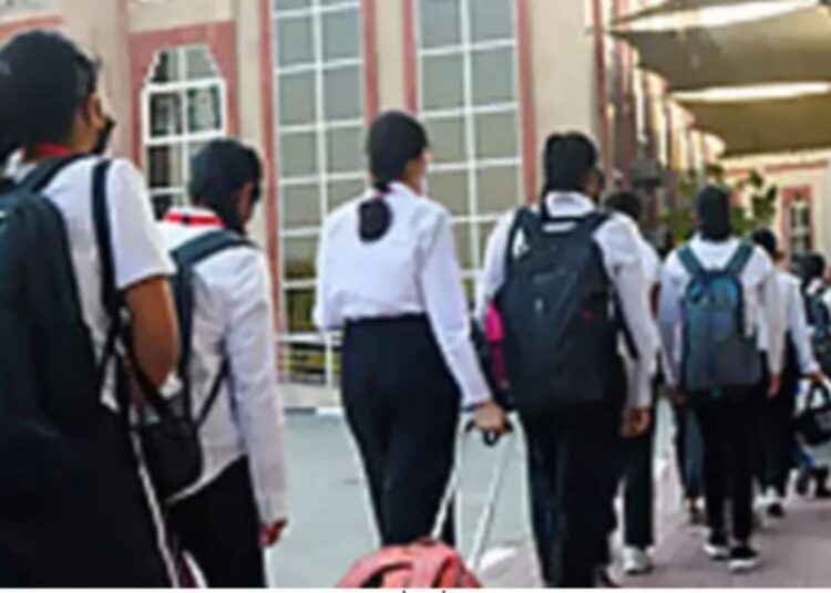 کویت میں رہائشی علاقوں میں قائم اسکول بند کرنے کا فیصلہ