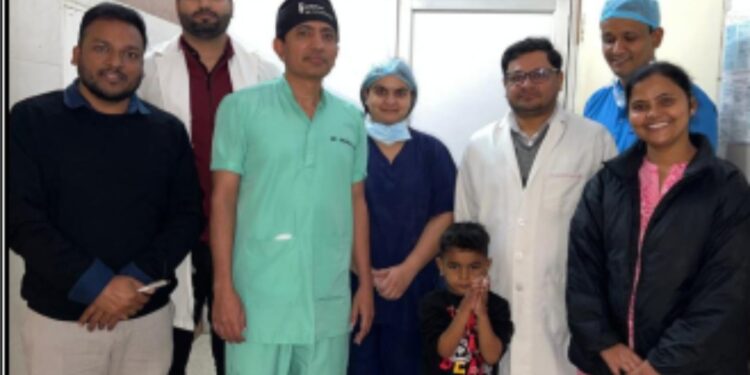 جے این ایم سی، اے ایم یو کے سرجنز نے چار سالہ بچے کا کٹا ہوا ہاتھ دوبارہ جوڑ دیا