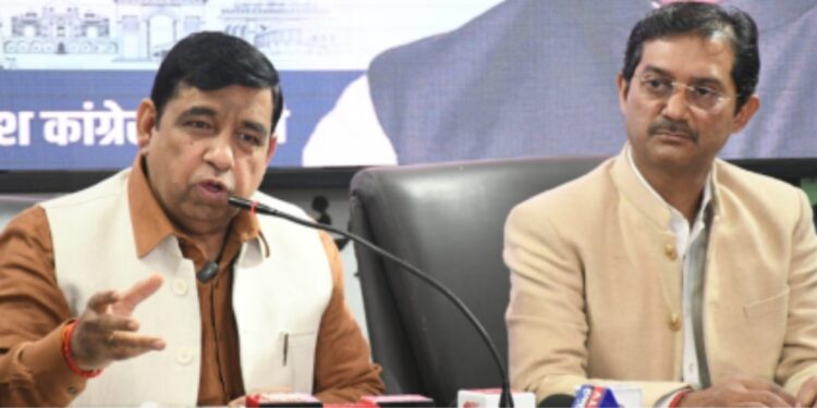 جمنا میں گاد اور بدبودار پانی میں کروز کیسے چلائے گی سرکار؟: انیل بھاردواج