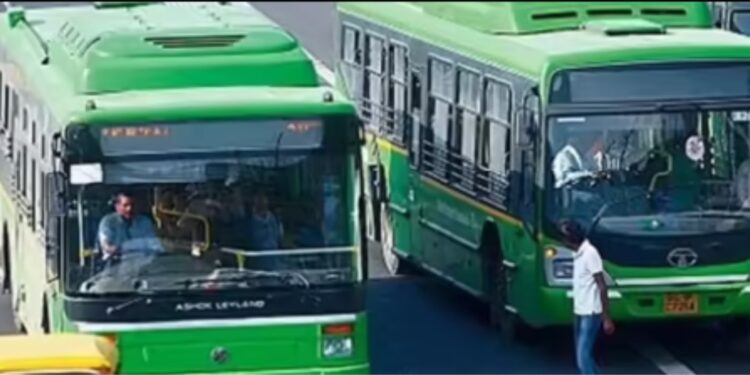 دہلی کو اب’دیوی‘ سے چھوٹی بسیں ملیں گی، وزیر اعلیٰ نے مرکزی سرکار کو تجویز بھیجی
