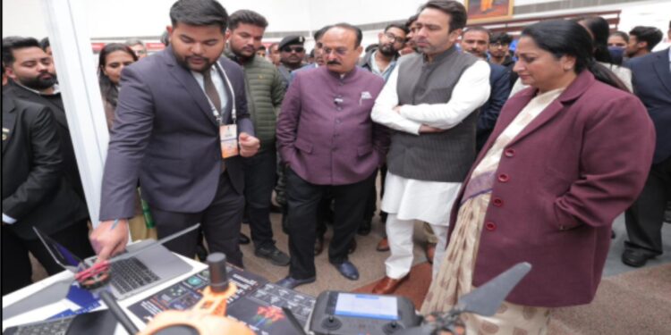 نوجوان صرف ’نوکری تلاش کرنے والا‘ نہیں بلکہ ’نوکری دینے والا‘ بھی بن رہا ہے: ریکھا گپتا