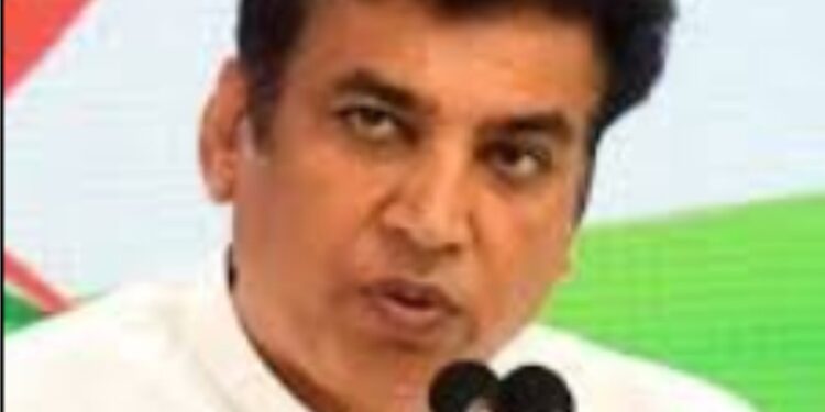 وزیر اعلیٰ آلودگی پر قابو پانے میں اپنی ناکامی کو چھپانا چاہتی ہیں :دیویندر یادو