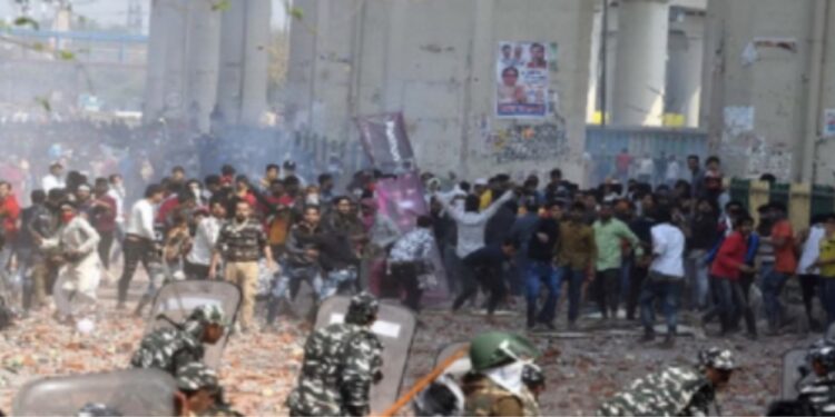 دہلی فسادات کیس ، کورٹ سے ضمانت ملنے کے بعد گلفشاں فاطمہ سمیت چار کی رہائی