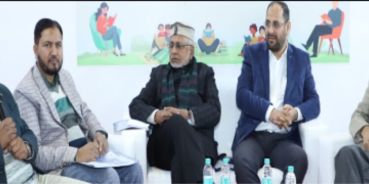 مطالعے کے بغیر کوئی بھی انسان باشعور نہیں ہوسکتا: معصوم مرادآبادی