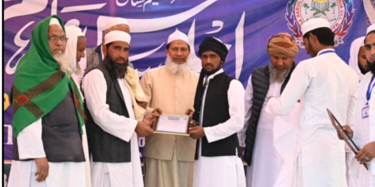 مدرسہ دارالعلوم محمدیہ مہوں میں جلسہ دستار بندی منعقد