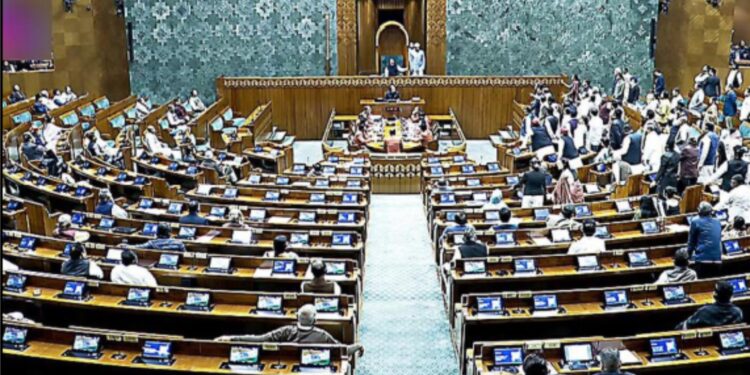 لوک سبھا میں وقفہ سوال پر بھی ہنگامہ، اپوزیشن کا واک آؤٹ!