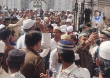 قیامت کے دن  نامہ اعمال داہنے ہاتھ میں ہوگا سمجھو وہ کامیاب ہے