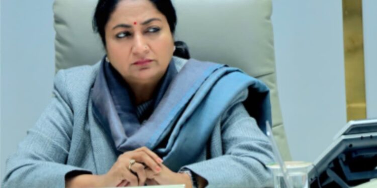 قصوروار پائے جانے پر سخت تادیبی کارروائی کی جائے گی: ریکھا گپتا