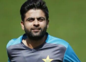 پی ایس ایل میں منتخب نہ ہونے پر احمد شہزاد لائیو شو میں رو پڑے