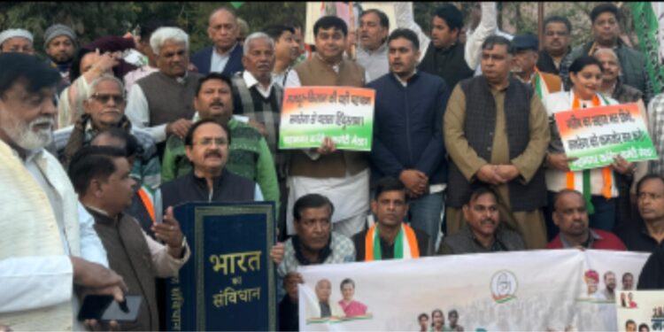 کانگریسیوں نے مرکزی حکومت کے فیصلوں کے خلاف منریگا بچاؤ پدیاترا نکال کر احتجاج کیا