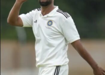 رنجی ٹرافی سیمی فائنل:عاقب نبی نے تباہی پھیر دی، بنگال 99 رنز پر ڈھیر، جموں و کشمیر فائنل کے قریب