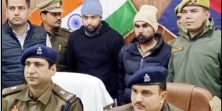 لاکھوں روپے مالیت کی 745پیٹی غیر قانونی شراب کے سا تھ دو اسمگلر گرفتار