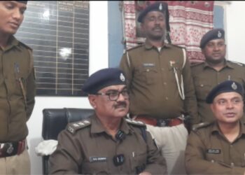 پستول، 2 زندہ کارتوس کے ساتھ 3 بدمعاش گرفتار