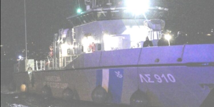 یونان میں کوسٹ گارڈ کے جہاز کی مہاجر کشتی سے ٹکر میں 15 لوگوں کی موت