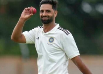 رنجی ٹرافی فائنل: عاقب نبی نے تباہی پھیر دی، مینک اگروال کی سنچری نے کرناٹک کی لاج رکھ لی