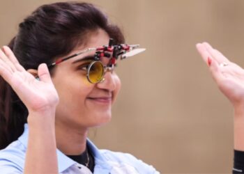 شوٹ آف میں منو بھاکر گولڈ میڈل سے محروم، ایشا سنگھ نے کانسہ کا تمغہ جیتا