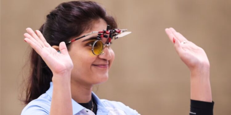 شوٹ آف میں منو بھاکر گولڈ میڈل سے محروم، ایشا سنگھ نے کانسہ کا تمغہ جیتا