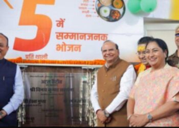 لیفٹیننٹ گورنر، وزیر اعلیٰ، مرکزی وزیر تعلیم نے کرشنا نگر میں اٹل کینٹین کا افتتاح کیا