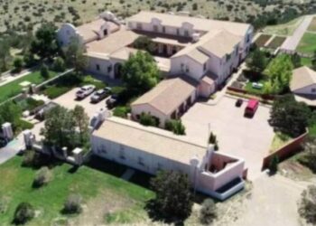 جیفری ایپسٹین نے لڑکیوں کی لاشیں پہاڑی پر دفن کروائیں