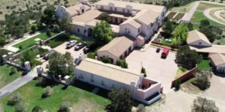 جیفری ایپسٹین نے لڑکیوں کی لاشیں پہاڑی پر دفن کروائیں