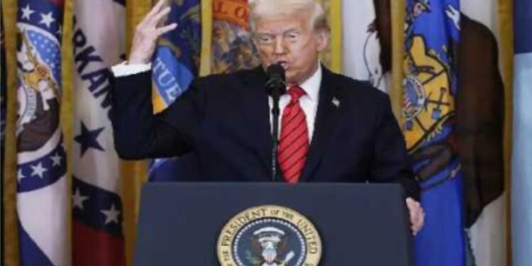 ٹرمپ کا گرین لینڈ کے لیے طبی بحری جہاز بھیجنے کا اعلان