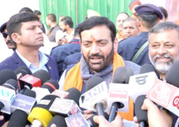 ’آپ‘ بدعنوانی میں کانگریس سے چار قدم آگے