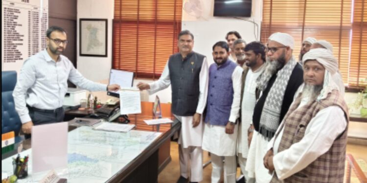 بی جے پی لیڈر چوہدری ذاکر حسین نے تبلیغی جماعت کے انتظامات کے سلسلے میں وفد کے ساتھ ضلع ڈپٹی کمشنر سے کی ملاقات