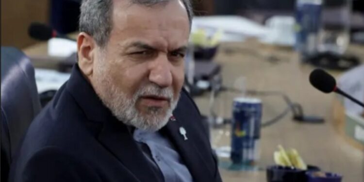 ایران پابندیاں اٹھائے جانے کے بدلے جوہری ہتھیار سے دست برداری کیلئے تیار: عراقچی