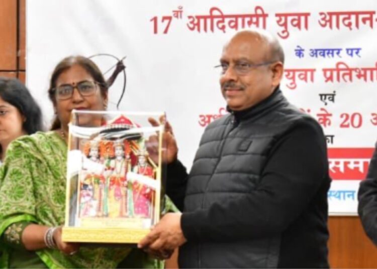 وجیندر گپتا نے 17 ویں ٹرائبل یوتھ ایکسچینج پروگرام کے تحت افسروں سے بات چیت کی