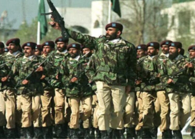 پاکستانی فورسز پر بڑے پیمانے پر چھاپوں کا الزام، اہل خانہ کا بلوچستان بھر میں لاپتہ ہونے کا دعویٰ