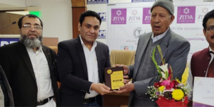 یونانی ڈے پر آئی ایس ایم کی جانب سے حکیم امام الدین ذکائی کو لائف ٹائم اچیومنٹ ایوارڈ سے نوازا گیا