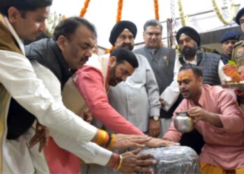 وزیر اعلیٰ نایاب سینی نے نوح کے  ناگیشور مندر میں’ جل ابھیشیک‘ کیا