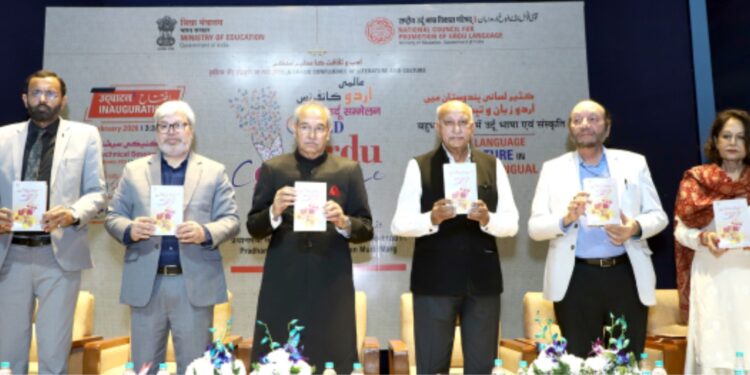 اردو ہماری شناخت ہے، اس کے بغیر ہندوستان کمزور ہو جائے گا: ایم جے۔اکبر