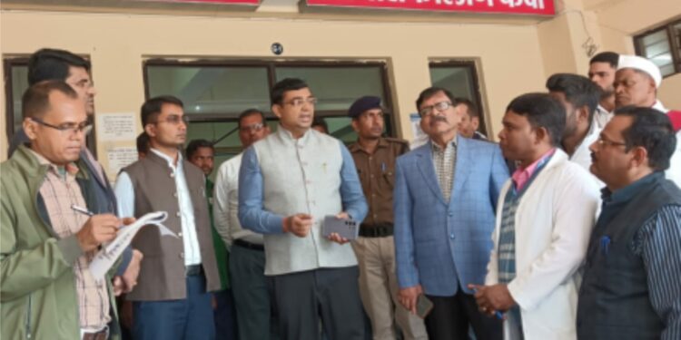 ڈی ایم کندن کمار نے اچانک معائنہ کے دوران صدر اسپتال کے انتظامات سے خوشی کا اظہار کیا