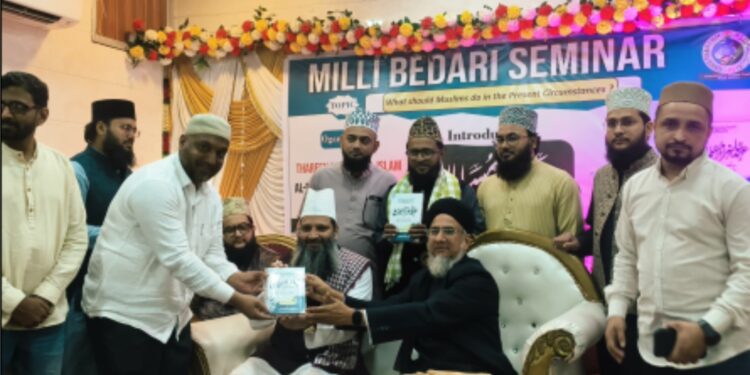 عروس البلاد ممبئی میں کتاب ’’عہدِ حاضر اور مسلمان‘‘ کی شاندار رونمائی