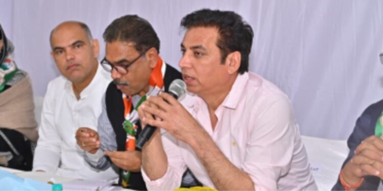 سرکاری اسکولوں میں ’ایس سی‘ اور ’ایس ٹی‘ کے طلباء کی اسکالرشپ میں مسلسل کمی آرہی ہے