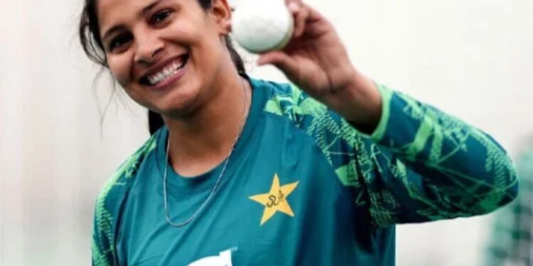آئی سی سی رینکنگ: سعدیہ اقبال دوبارہ دنیا کی نمبر ون ٹی ٹوئنٹی بالر بن گئیں