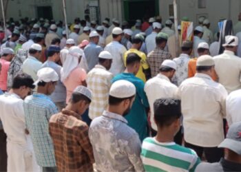 جمعۃ الوداع پر مساجد میں نمازیوں کی امڑی بھیڑ،پورے عالم میں امن و امان کیلئے دعائیں کی گئی