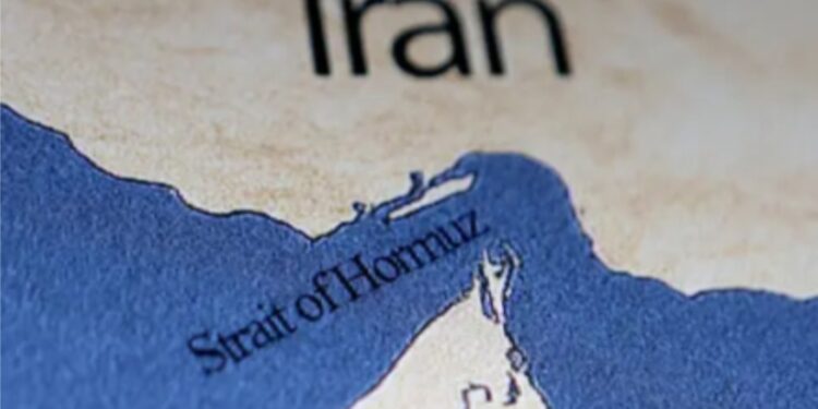 امریکی فوج کا آبنائے ہرمز کے قریب ایرانی میزائل ٹھکانوں کو نشانہ بنانے کا دعویٰ