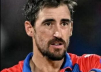 اسٹارک نے شروع کی گیندبازی، اکشر کو کرکٹ آسٹریلیا سے جلد اجازت ملنے کی امید