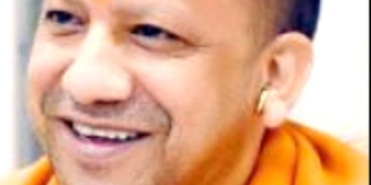 لکھنؤ میں یوگی نے 50 کیوآرٹی  گاڑیوں کوہری جھنڈی دکھائی