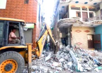 یو پی کے بابا بلڈوزر اور اب دہلی میں بلڈوزر دی دی کا عروج