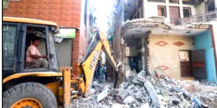 یو پی کے بابا بلڈوزر اور اب دہلی میں بلڈوزر دی دی کا عروج